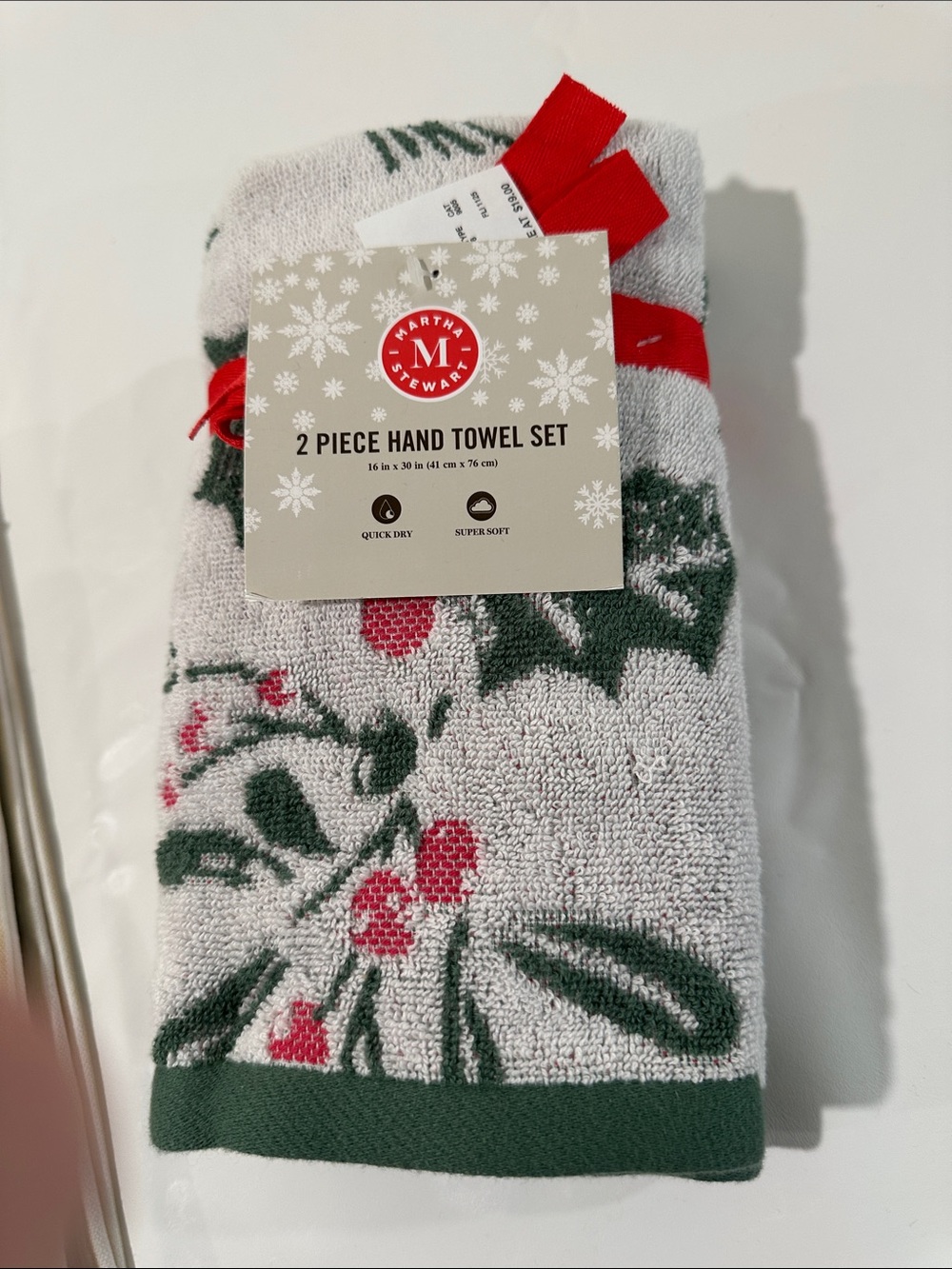 NWT Christmas Holiday towels set kitchen or bathroom hand holly mistletoe berry